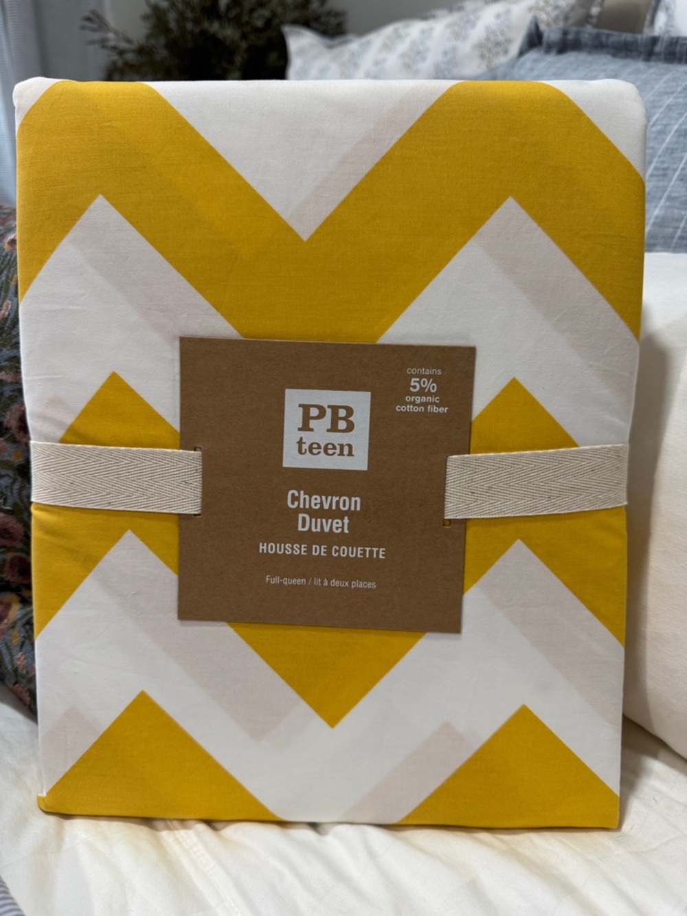 Pottery Barn Teen Chevron Duvet Cover in Yellow and White